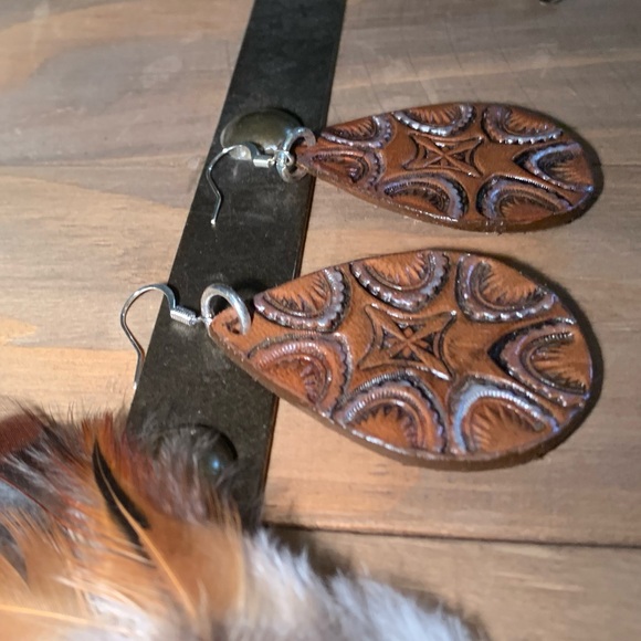 Tooled and antiqued, silver and brown tear drop earrings - Picture 6 of 7